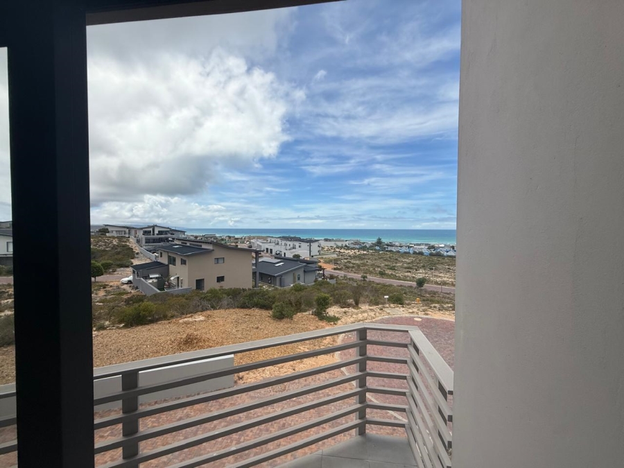 5 Bedroom Property for Sale in Stilbaai Oos Western Cape